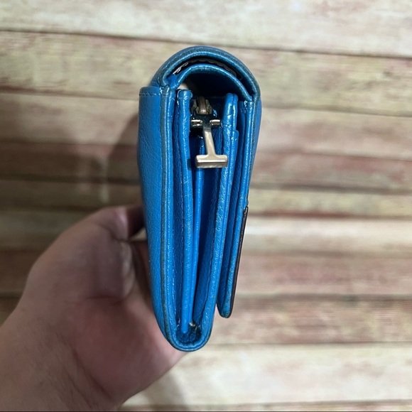 Isaac Mizrahi Blue Wallet - Picture 4 of 9